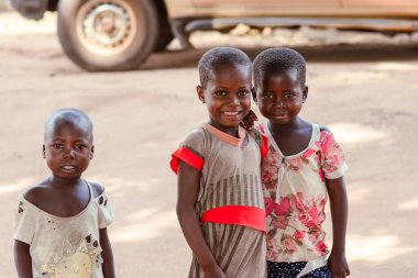 Abuja, Nijerya - 12 Haziran 2023: Afrikalı Bir Çocuğun Portresi. Afrikalı çocuklarla rastgele samimi anlar. Mutlu Afrikalı Çocuk. Afrika 'da Çocuk Günü.
