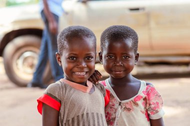 Abuja, Nijerya - 12 Haziran 2023: Afrikalı Bir Çocuğun Portresi. Afrikalı çocuklarla rastgele samimi anlar. Mutlu Afrikalı Çocuk. Afrika 'da Çocuk Günü.
