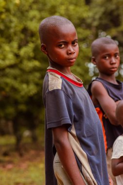 Abuja, Nijerya - 5 Haziran 2022: Afrikalı Çocukların Portresi. Afrikalı çocuklarla rastgele samimi anlar. Mutlu Afrikalı Çocuklar. Afrika 'da Çocuk Günü.