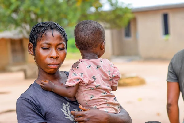 Abuja Nigeria Toukokuuta 2023 Afrikkalaisen Äidin Lapsen Muotokuva Satunnaisia Suorapuheisia — kuvapankkivalokuva