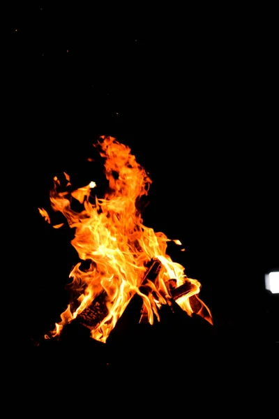 Camp Fire Bon Fire Glowing Night Outdoors Sparks Orange Yellow — Stock Photo, Image