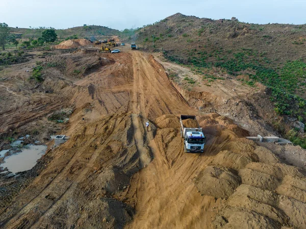 Camions Lourds Sur Site Excavation Carrière Construction Barrages Pour Irrigation — Photo