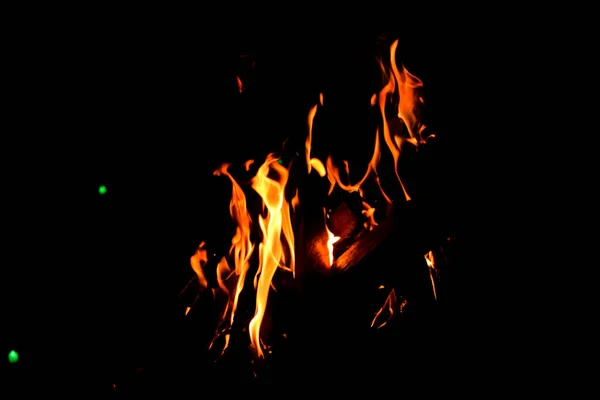 Camp Fire Bon Fire Glowing Night Outdoors Sparks Orange Yellowish — Stock Photo, Image