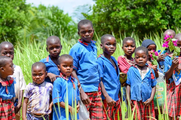 Abuja Nijerya Haziran 2023 Afrikalı Genç Öğrenciler Kırsal Toplulukta Öğreniyor — Stok fotoğraf