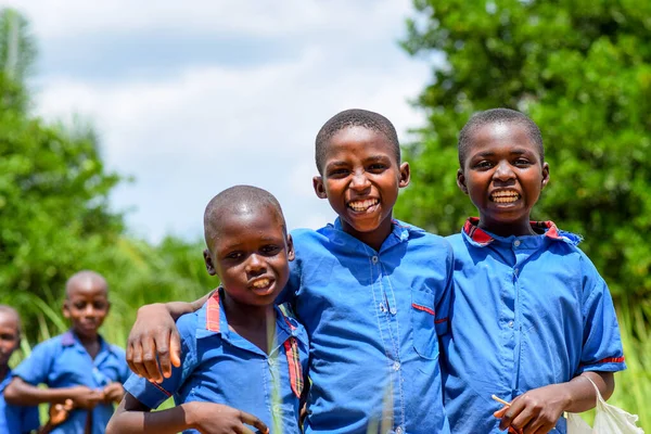 Abuja Nijerya Haziran 2023 Kırsal Bir Toplulukta Öğrenen Afrikalı Genç — Stok fotoğraf