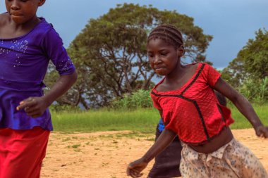 Plato Eyaleti, Nijerya - 6 Ekim 2022: Mutlu Afrikalı Çocuklar