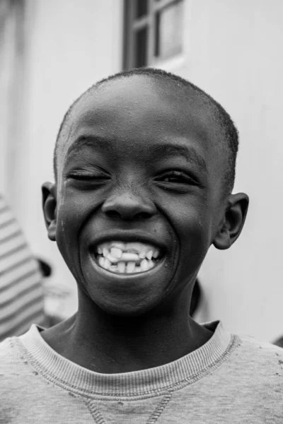 ナイジェリアのアブジャ 2022年10月5日 アフリカの子供の肖像画 アフリカの子供と十代の若者とのランダムな候補者の瞬間 — ストック写真