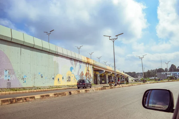 Abuja Nijerya Haziran 2023 Abuja Şehrinin Duvarındaki Renkli Etnik Grafitiye — Stok fotoğraf