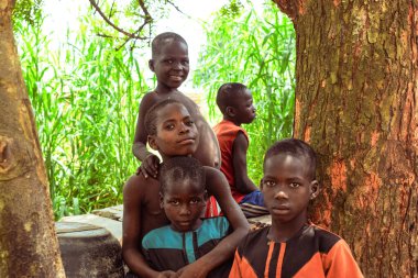Opialu, Benue State, Nijerya - 6 Mart 2021: Köydeki Afrikalı Çocuklar 