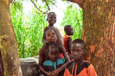 Opialu, Benue State, Nijerya - 6 Mart 2021: Köydeki Afrikalı Çocuklar