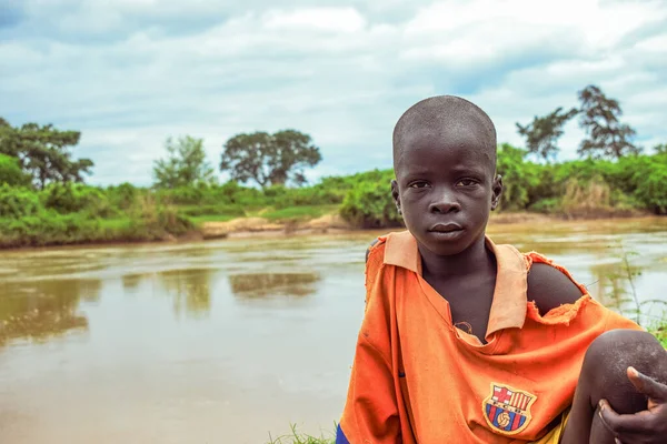 Opialu Benue State Helmikuuta 2022 Afrikkalainen Lapsi Tuijottaa Kameraa — kuvapankkivalokuva