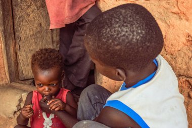 Abuja, Nijerya - 12 Haziran 2023: Afrikalı Çocukların Portresi. Afrikalı çocuklarla rastgele samimi anlar. Mutlu Afrikalı Çocuk. Afrika 'da Çocuk Günü.