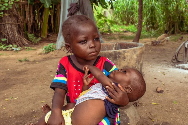 Opialu Benue State Nigeria March 2021 Portrait African Siblings Seeking — Stock Photo, Image