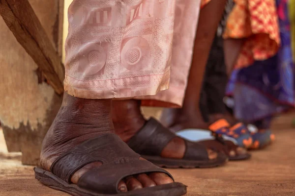 通りにいるアフリカ人の足は — ストック写真