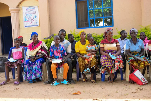 Edo State Nigeria August 2021 Africans Sitting Queuing Waiting Free — Stock Photo, Image