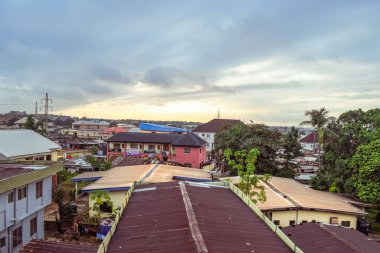 Opialu, Benue State, Nijerya - 6 Mart 2021: Sıcak Bir Öğleden Sonra Afrika Köyündeki Tipik Konut Yapısı - Mud House