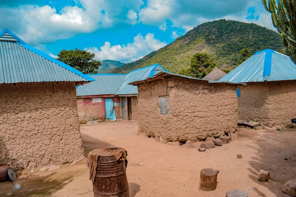 尼日利亚贝努埃州Opialu 2021年3月6日 下午温暖的非洲村庄典型的住房结构 — 图库照片