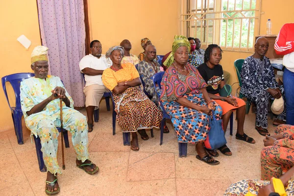 Aluu Port Harcourt Nigeria Elokuuta 2021 Afrikkalaiset Odottavat Jonossa Sairaanhoitoa — kuvapankkivalokuva