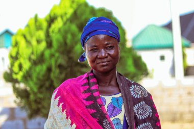 Opialu, Benue State, Nijerya - 6 Mart 2021: Çok Çalışkan Afrikalı Kadın Toplumunda Etkinlik Gösteriyor