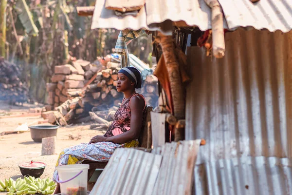 stock image Karara, Nasarawa State - May 5, 2021: Potrait of an African Mother. African Woman Surviving for Daily Need.