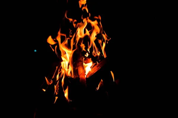 黑色背景上的火焰 — 图库照片