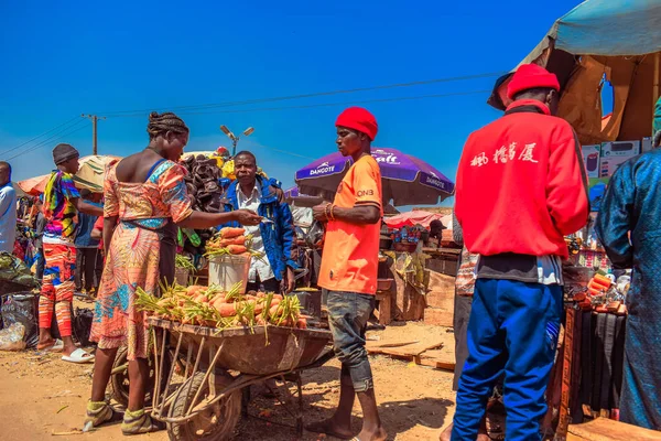 Abuja Nigéria Outubro 2022 Comprando Vendendo Mercado Africano Mercado Alimentos — Fotografia de Stock