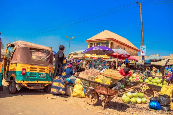 Abuja ナイジェリア 2022年10月8日 アフリカ市場における売買 ナイジェリアの食用 生鮮食品市場 — ストック写真
