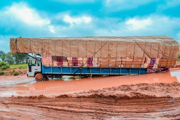Loko Nasarawa Nijerya Ağustos 2021 Yağmur Mevsiminde Çamurlu Yol Araçlar — Stok fotoğraf