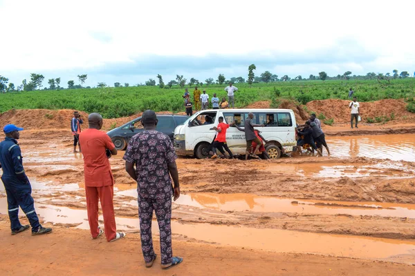Loko Nasarawa Nigeria Agosto 2021 Muddy Road Rainy Season Vehículos —  Fotos de Stock