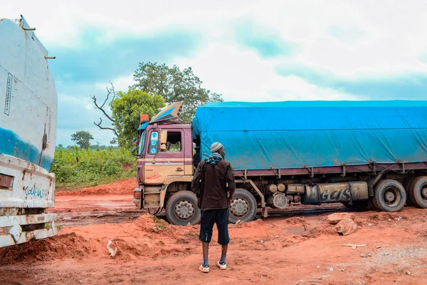 Loko Nasarawa Nigeria August 2021 Muddy Road Rainy Season Vehicles — Stock Photo, Image