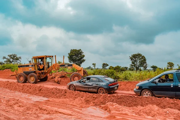 Loko Nasarawa Nigeria Sierpnia 2021 Droga Błotna Porze Deszczowej Pojazdy — Zdjęcie stockowe