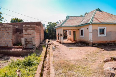 Jos East, Plateau State, Nijerya - 12 Eylül 2021: Afrika köyünün güzel kırsal manzarası