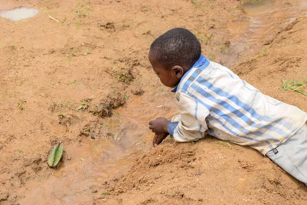 Абуджа Нигерия Августа 2021 Года Африканский Ребенок Играет Мбаппе Солнечный — стоковое фото