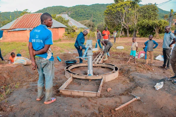 Jos East Plateau State Nigeria Maja 2021 Instalacja Ręcznej Studni — Zdjęcie stockowe