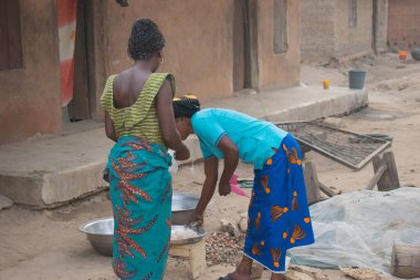 Opialu, Benue State - 6 Mart 2021: Çok Çalışkan Afrikalı Kadınlar Toplumunda Etkinlik Gösterdiler