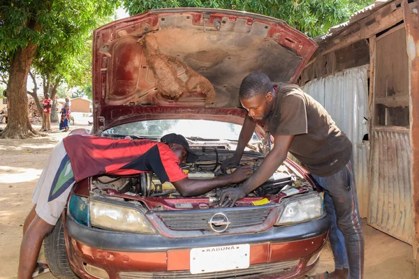 Karara Nasarawa State Mei 2021 Afrikaanse Man Monteur Fixing Car — Stockfoto