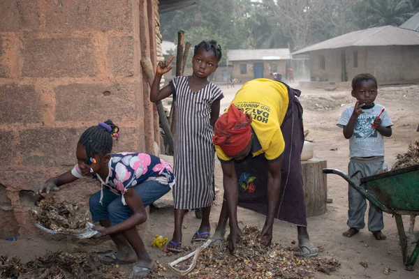 Opialu Benue State Maart 2021 Afrikaanse Moeder Kinderen Werken Samen — Stockfoto