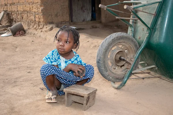 Opialu, Benue State - 6 Mart 2021: Afrikalı Bir Çocuğun Portresi