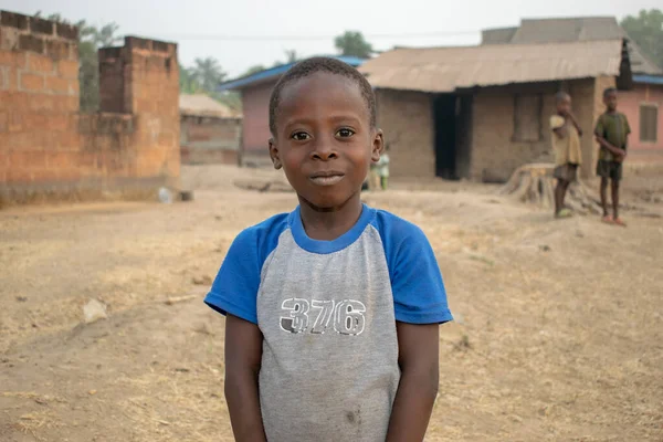 ナイジェリアのベヌー州オピアール2021年3月6日 ナイジェリアのオピアール村におけるかわいいアフリカの子供の肖像 — ストック写真