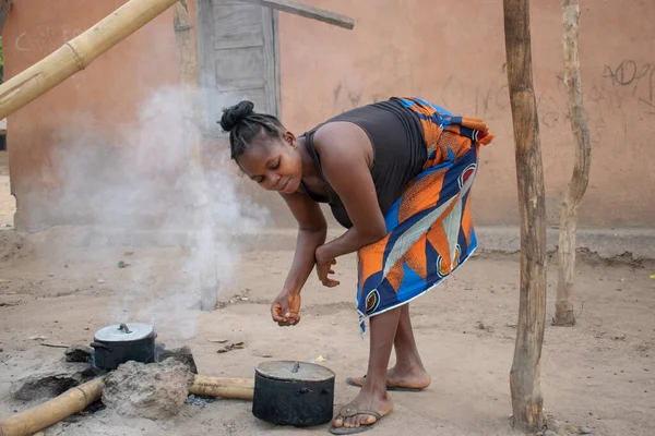 Opialu Benue State Marzo 2021 Mujer Africana Madura Cocinando Aire —  Fotos de Stock