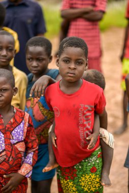 Abuja, Nijerya - Haziran 2023: Afrikalı Çocukların Portresi. Afrikalı çocuklarla rastgele samimi anlar.