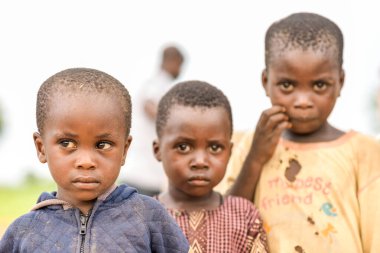 Abuja, Nijerya - Haziran 2023: Afrikalı Çocukların Portresi. Afrikalı çocuklarla rastgele samimi anlar.