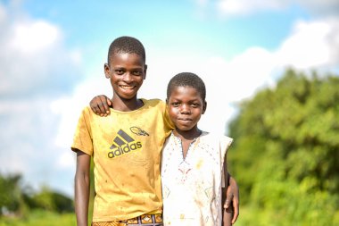 Abuja, Nijerya - Haziran 2023: Afrikalı Çocukların Portresi. Afrikalı çocuklarla rastgele samimi anlar.