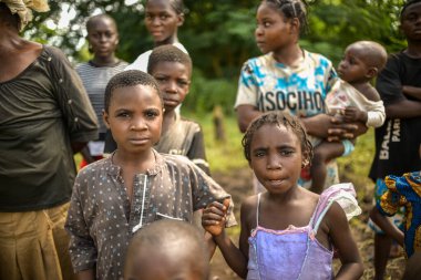 Abuja, Nijerya - Haziran 2023: Afrikalı Çocukların Portresi. Afrikalı çocuklarla rastgele samimi anlar.