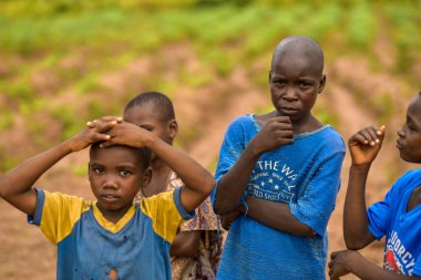 Abuja, Nijerya - Haziran 2023: Afrikalı Çocukların Portresi. Afrikalı çocuklarla rastgele samimi anlar.