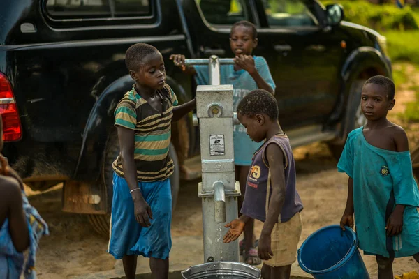 Talata Plateau State June 2023 African Boys Fetching Water Newly — Stock Photo, Image
