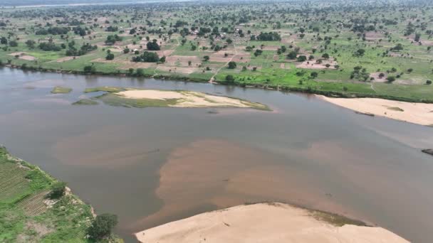 Aerial Drone Kilátás Nagy Víztest Körülvett Erdő Árvízi Afrikai Homokpart — Stock videók