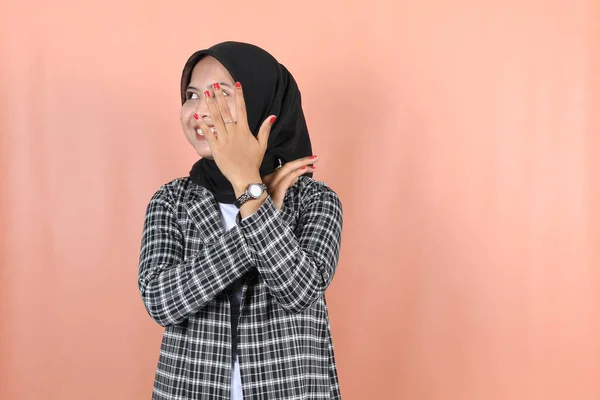 Embarrassed Asian Muslim Woman One Hand Covering Her Face Peach — Stock Photo, Image