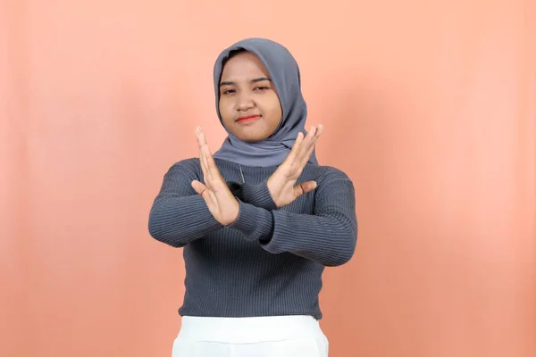 Güzel Genç Asyalı Müslüman Kadın Kollarını Kavuşturup Hayır Diyor — Stok fotoğraf