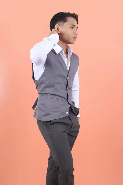Schöner Junger Asiatischer Geschäftsmann Der Eine Anzugweste Trägt Sieht Man — Stockfoto